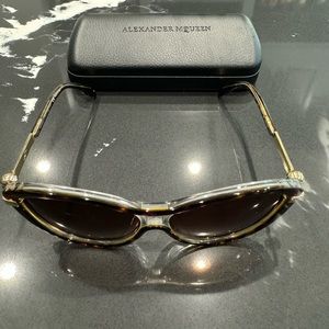 Pre owned Alexander McQueen cat eye sunglasses